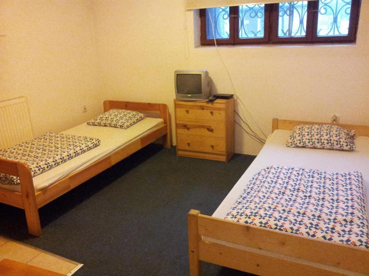 Hostel Victoria Краков Экстерьер фото