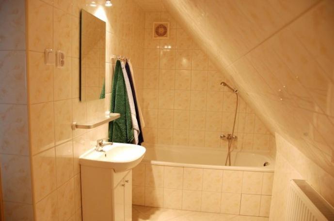 Hostel Victoria Краков Экстерьер фото